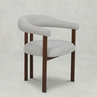 Beige eetkamerstoel met walnoot kleur onderstel