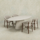 Witte ovale eettafel van microcement met witte poot