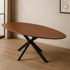 Organische eettafel in de kleur walnoot.