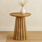 Ronde houten salontafel.