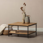 Minimalistische salontafel van mangohout met een smal metalen frame 80x80 cm