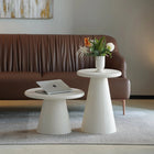 Ronde beige salontafel van microcement