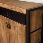 Ondiep smal dressoir van mangohout met metalen accenten