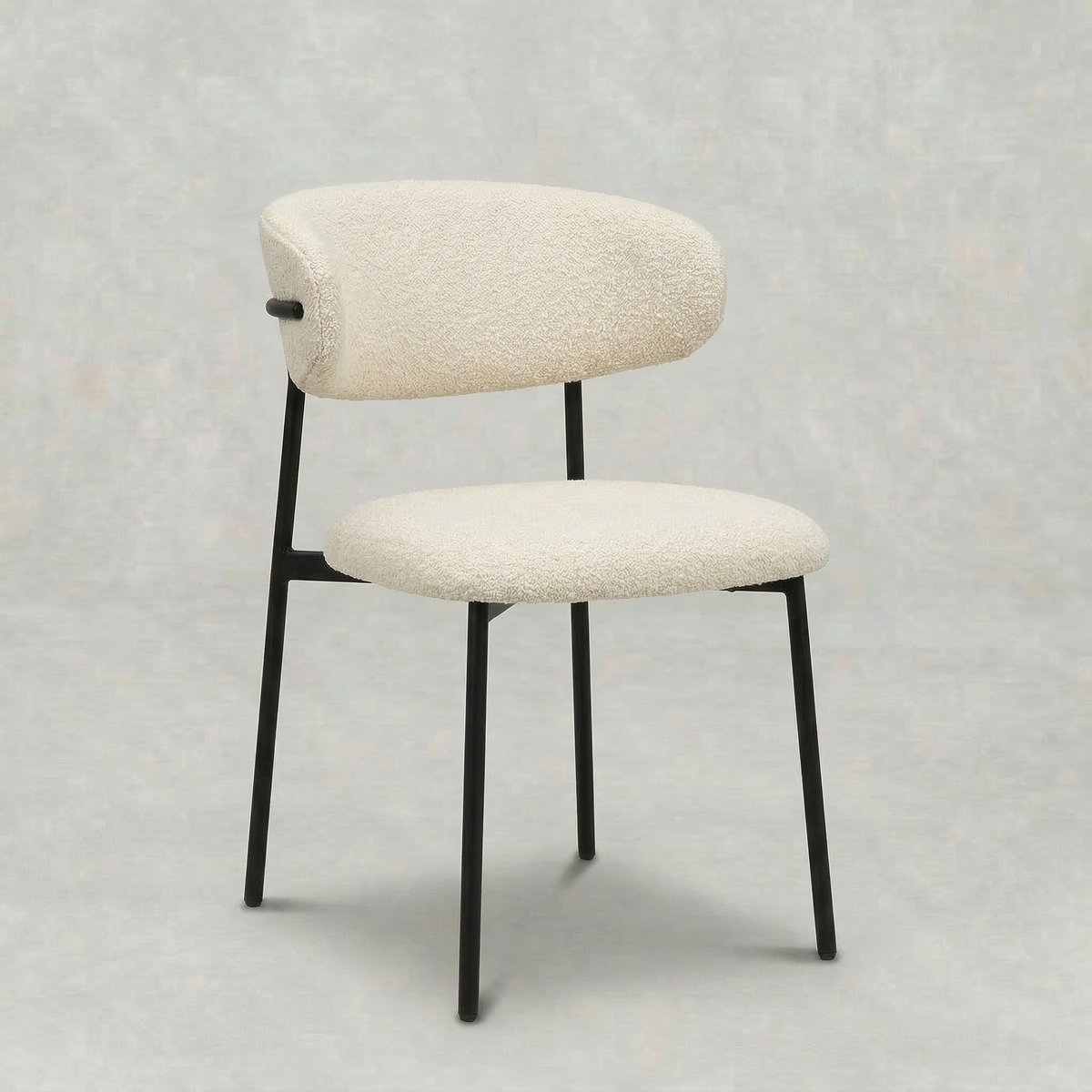 Boucle witte eetkamerstoel met zwart onderstel