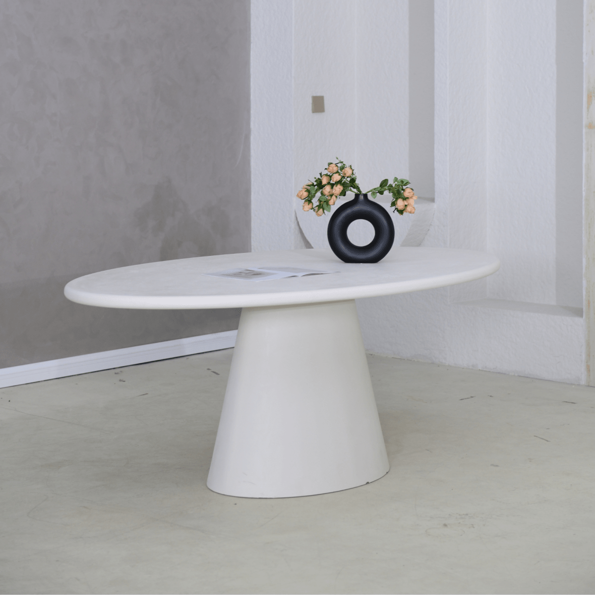 Eettafel Ovaal Maya Microcement Kegelpoot 200 cm Wit