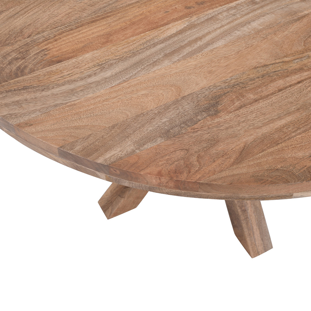 Lichtbruine ronde eettafel van mangohout closeup