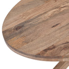 Lichtbruine ovale eettafel van mangohout closeup