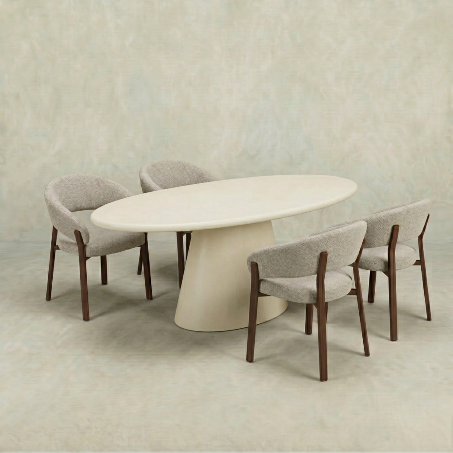Beige ovale eettafel van microcement met beige onderstel