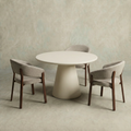 Beige ronde eettafel van microcement met beige poot
