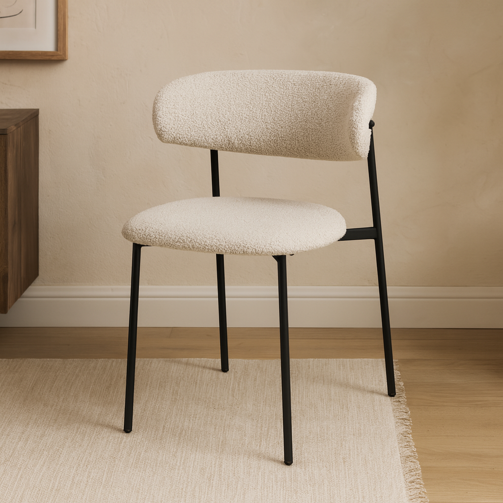 Eetkamerstoel Jutland Beige Bouclé met zwart onderstel