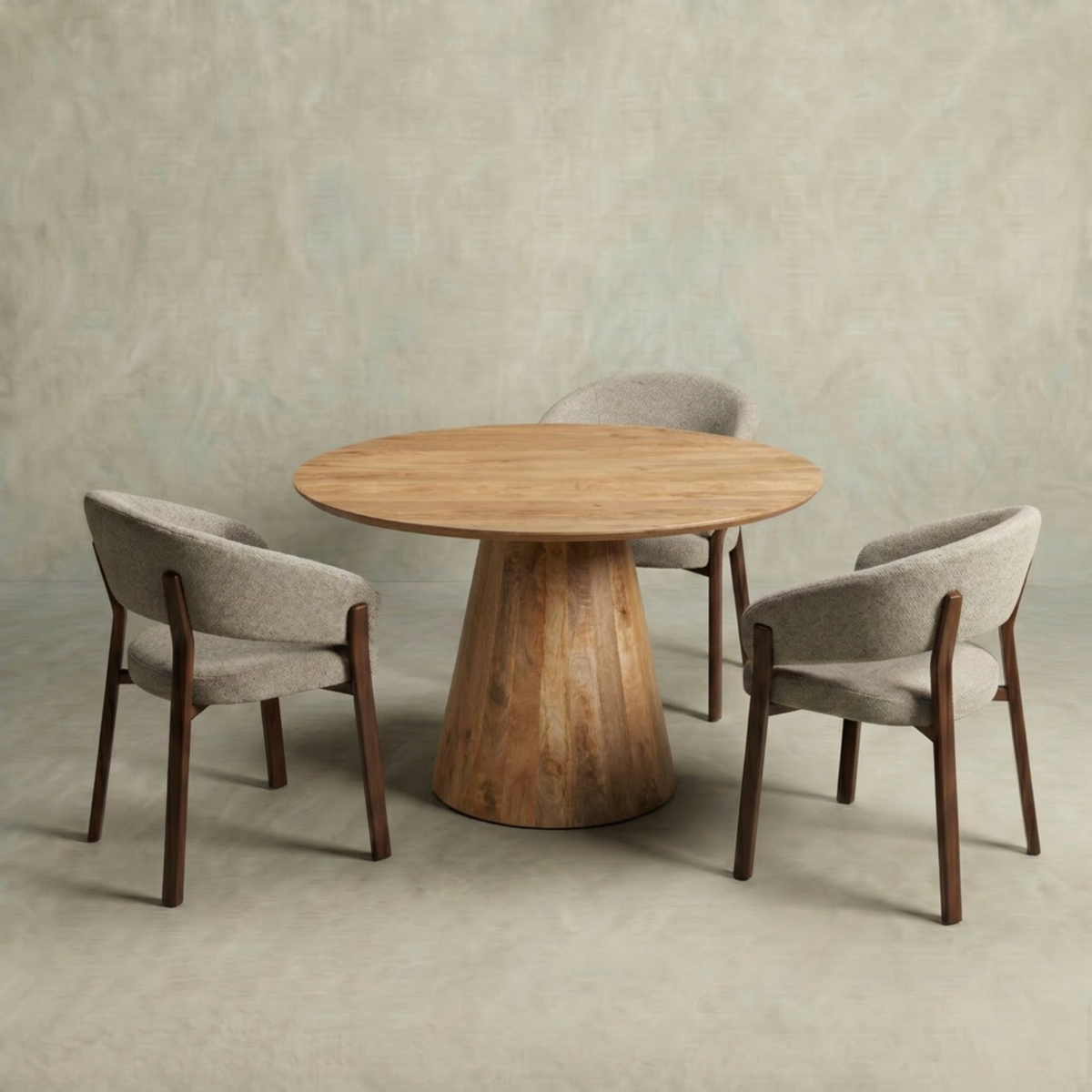 Lichtbruine ronde eettafel van mangohout met lichtbruine poot