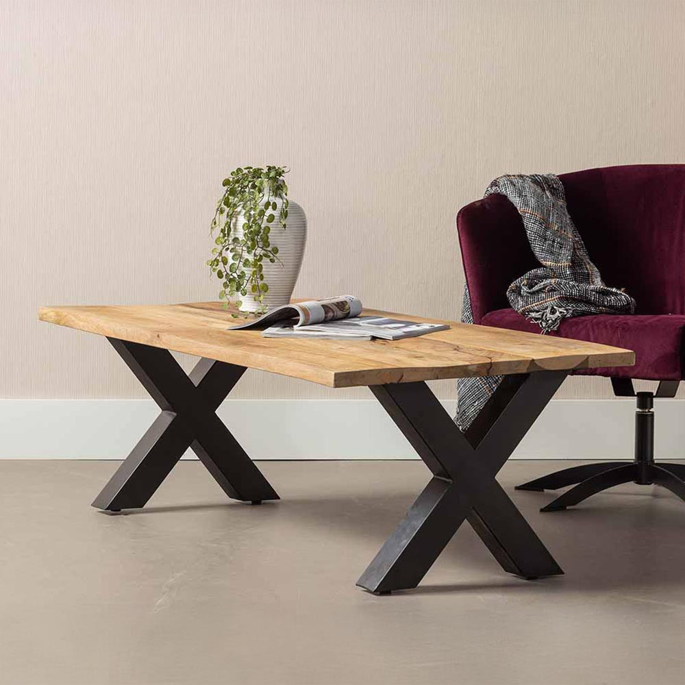 Stoere industriele salontafel met rechthoekig mangohouten blad 130 cm lang