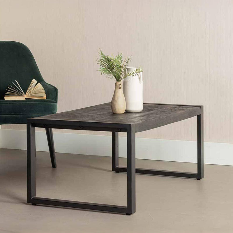Eenvoudige zwarte salontafel van mangohout 110 cm lang
