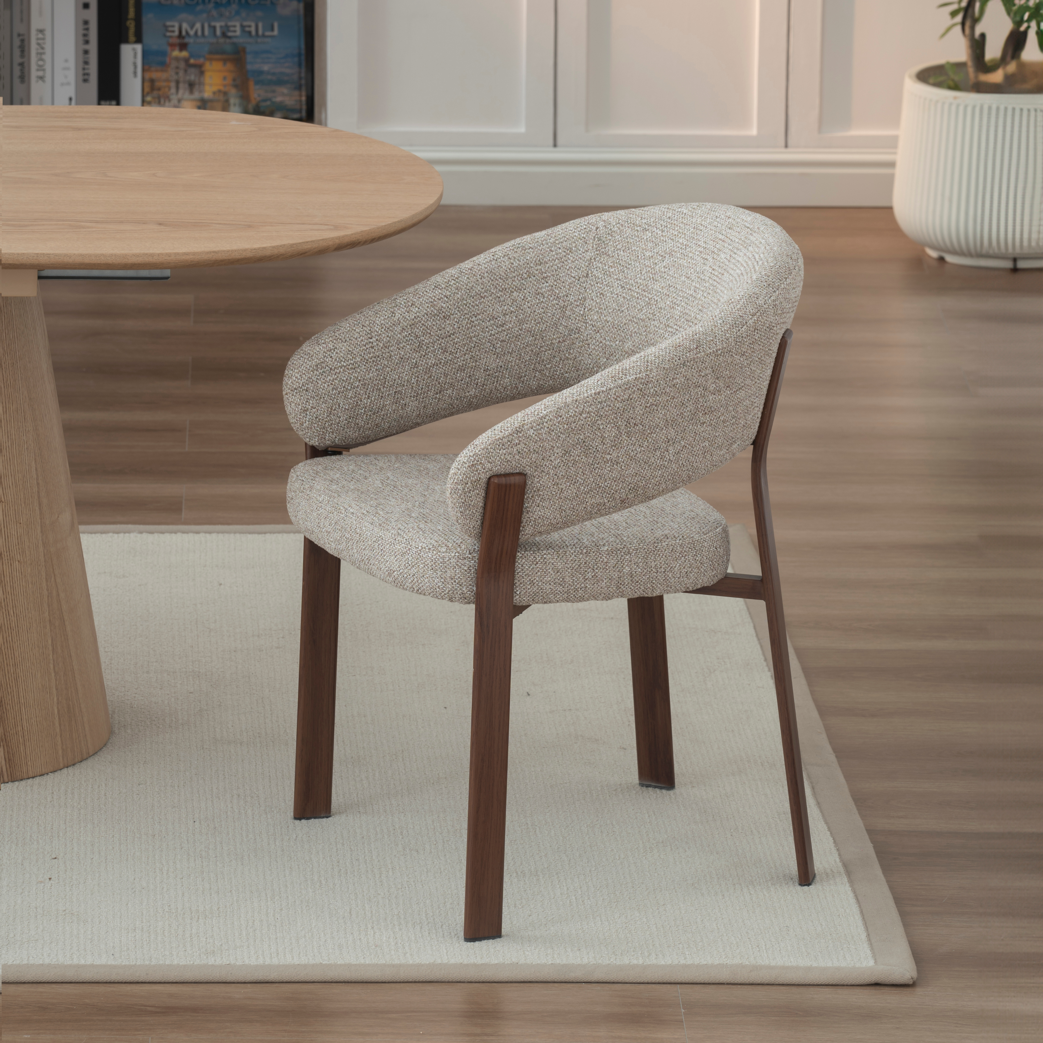 Eetkamerstoel Rydal Beige met bruin onderstel